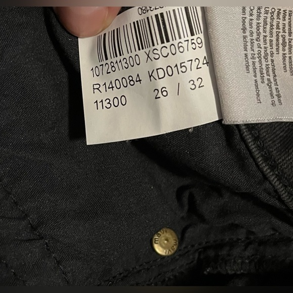 Mavi jeans. Black. Size 26, 32 inseam. - Picture 9 of 9